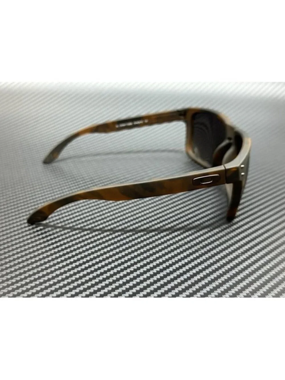 New FRAME, Oakley Men  Sunglasses --